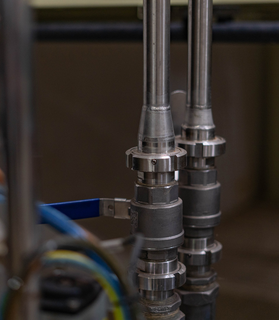 Montagem de tubagens para distribuição de produtos